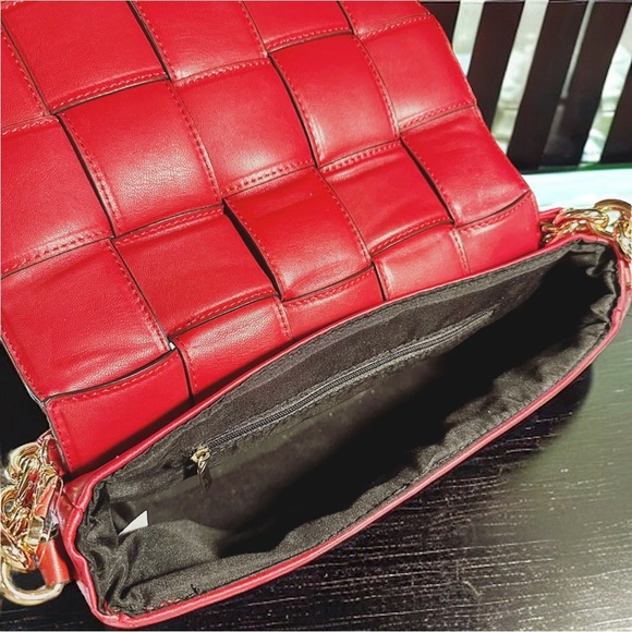 NEW Luxe Cherry Red Woven Vegan Leather Goldtone Chain Top Handle & Shoulder Bag - Picture 8 of 16